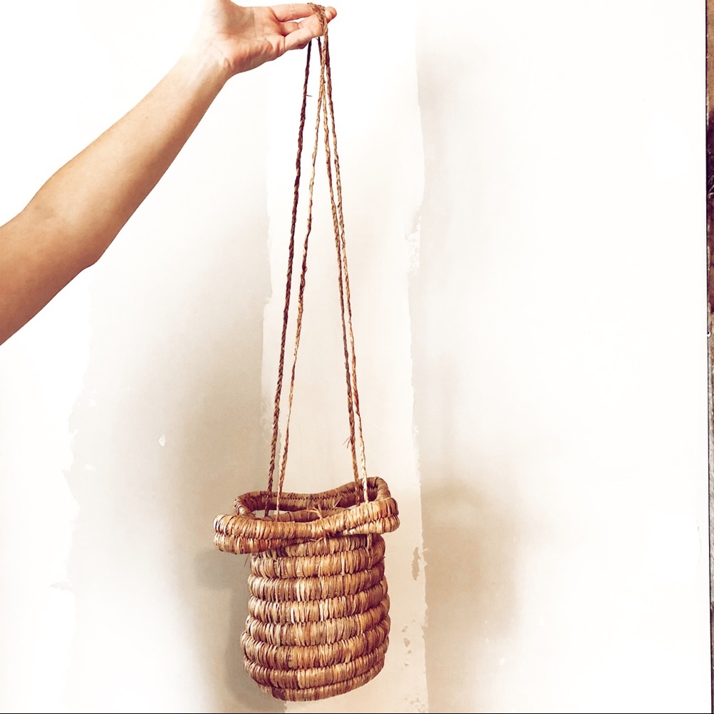 RATTAN PLANT HOLDER
